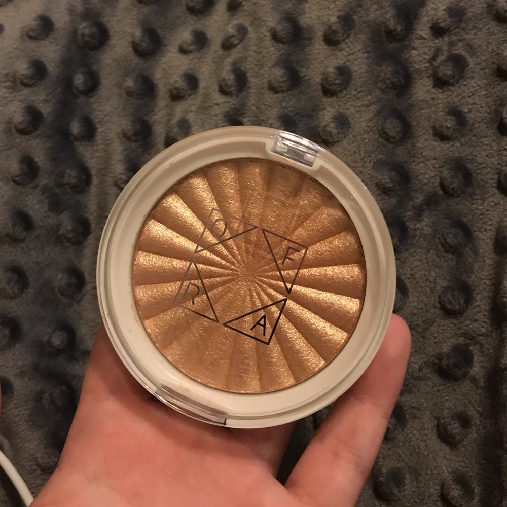 Ofra x Nikkietutorials highlighter